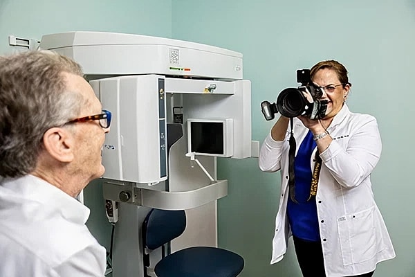 Jupiter Dental Implants office staff